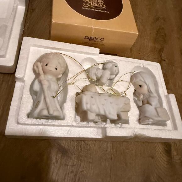 Precious Moments COME LET US ADORE HIM NATIVITY Ornaments 1980 Set E-5633 w/box - Picture 2 of 7